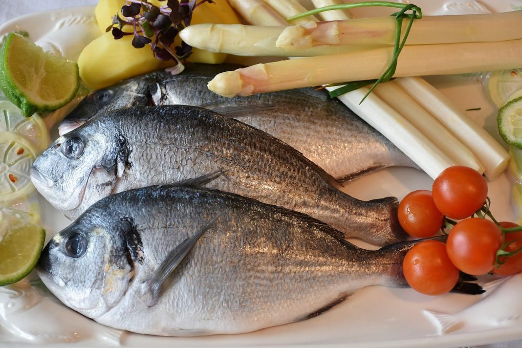 Dorada frita la forma original de comer pescado de otra manera