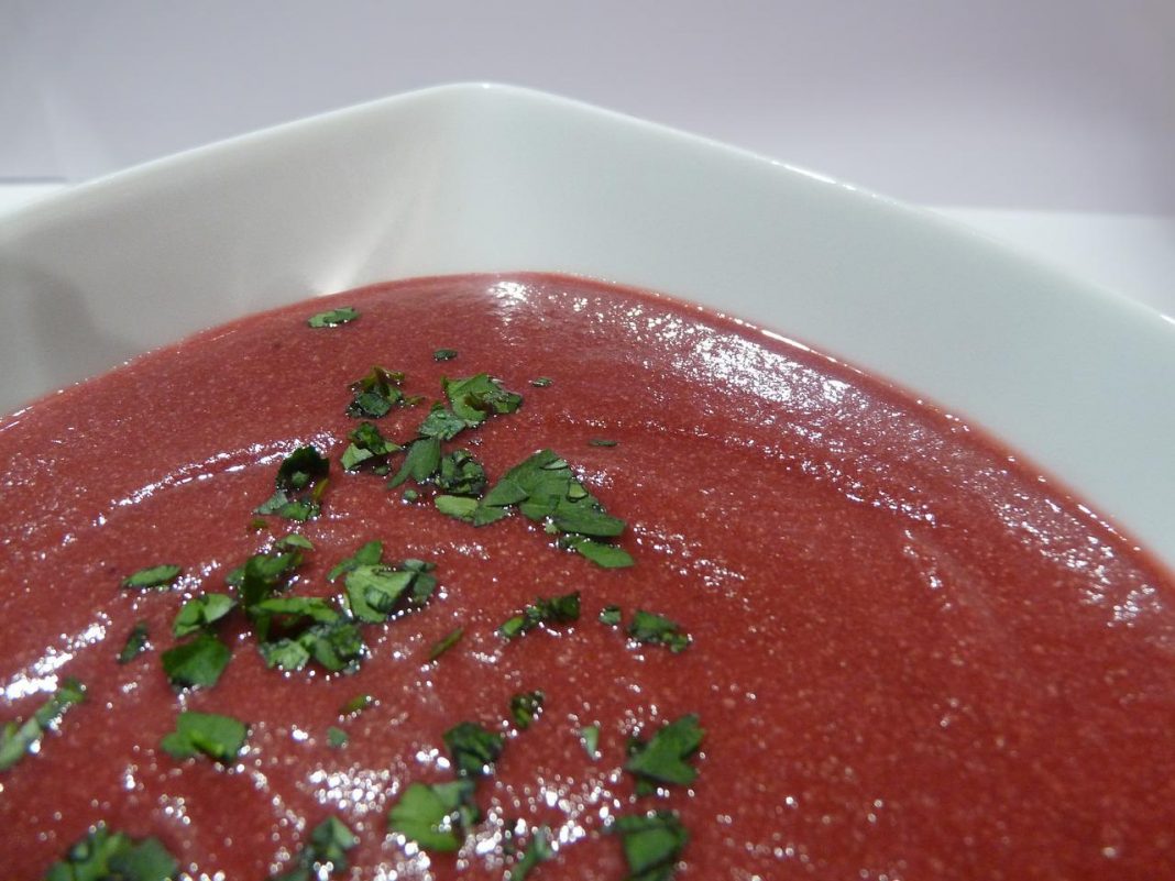 El gazpacho de remolacha de Dani García con el que se gana a los que odian el de tomate