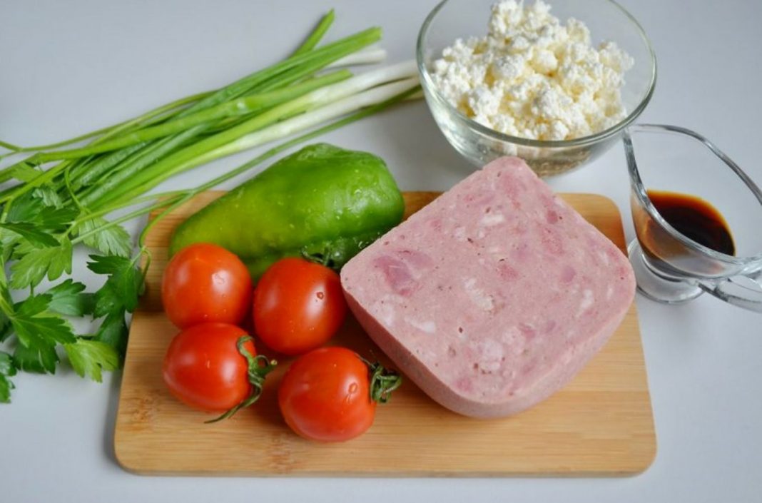 Los ingredientes de una ensalada que la harán más calórica que una hamburguesa