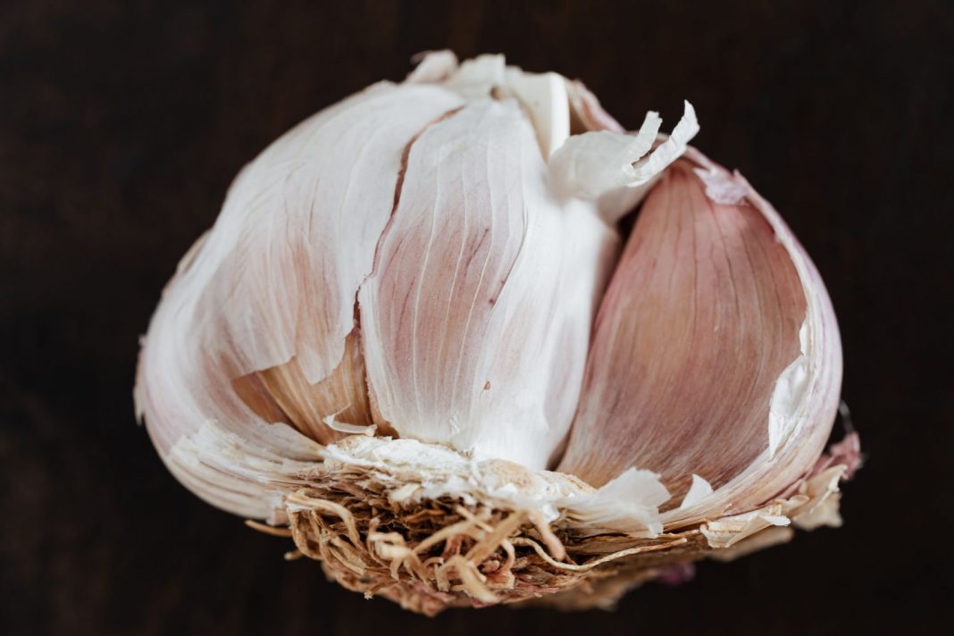 Merluza con mantequilla de ajo el plato más sabroso que preparas en 30 minutos