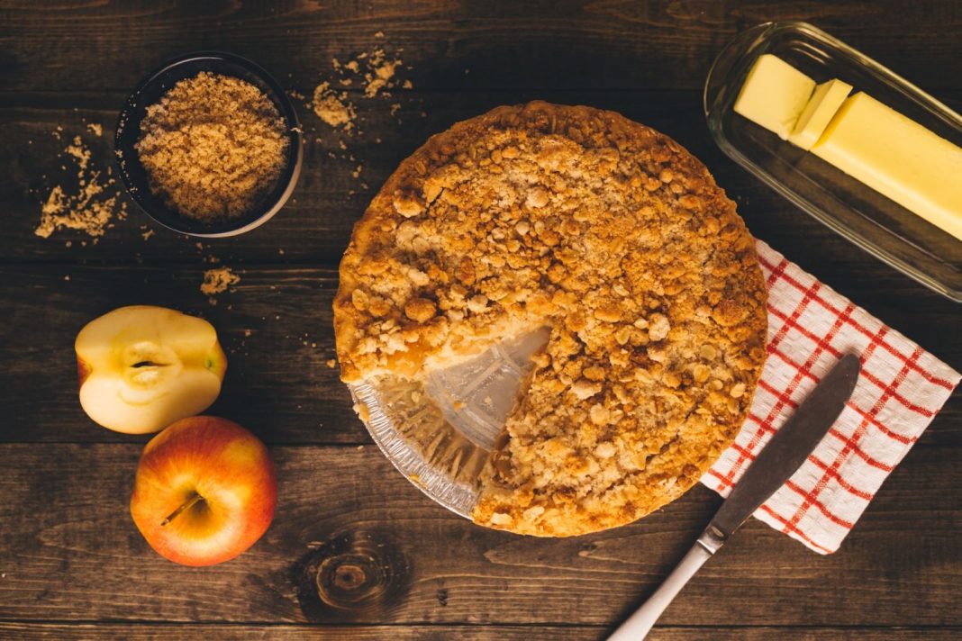 La tarta de manzana más sencilla que harás solo en 10 minutos