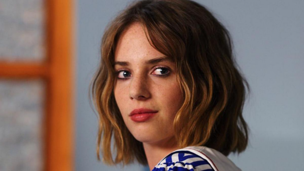 Maya Hawke como Robin