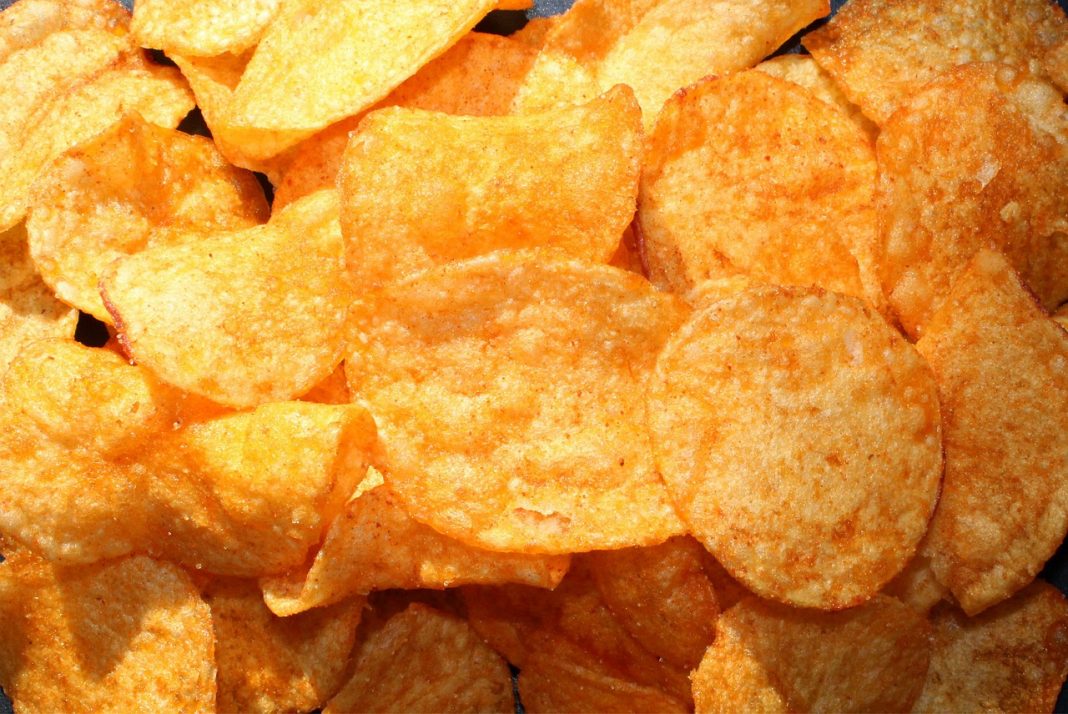 Patatas fritas de bolsa: los pasos que debes dar para tenerlas en casa más baratas