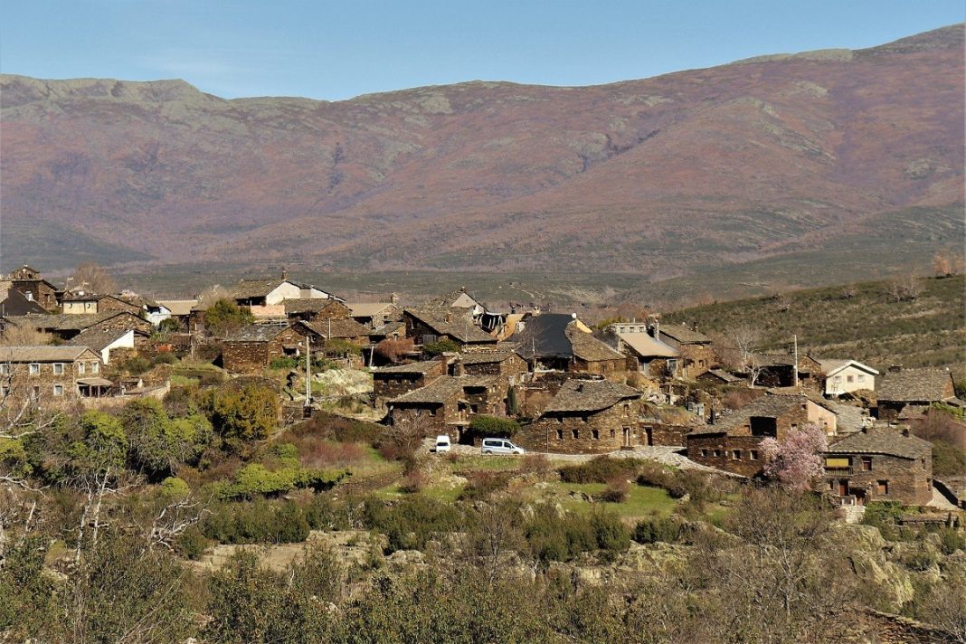 Pueblos de Madrid: Sin bares, ni tiendas