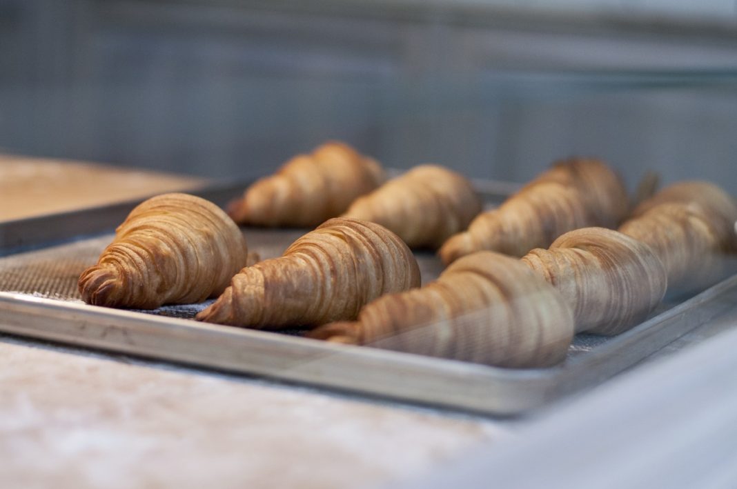 Cómo hacer croissants en la freidora de aire