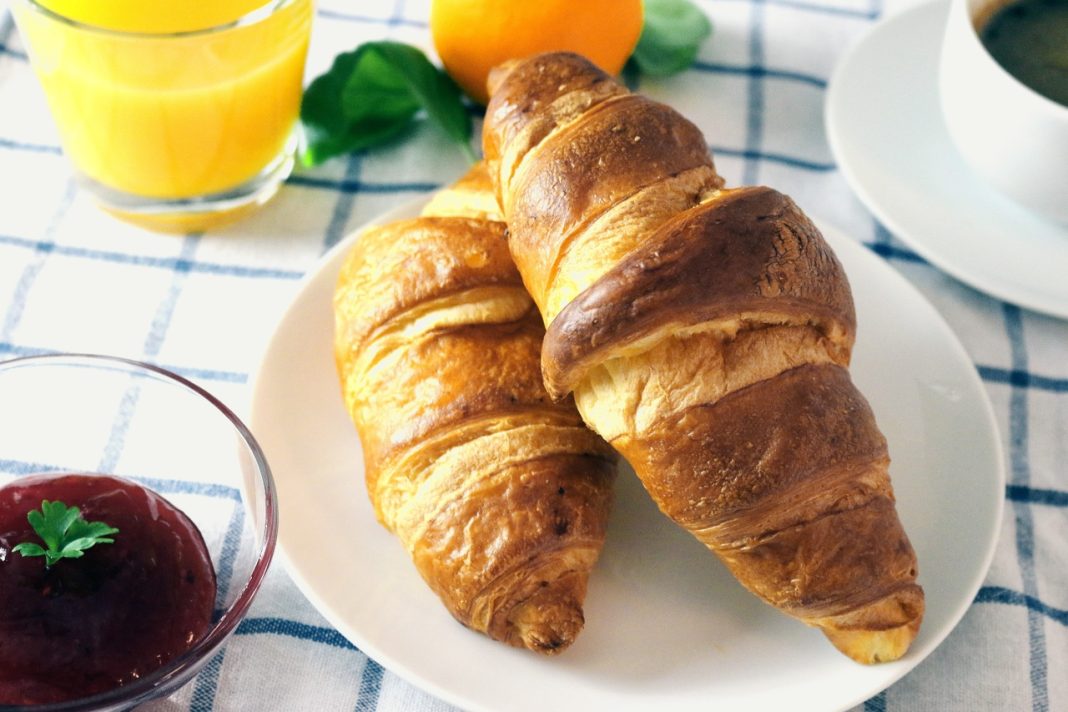 Cómo hacer croissants en la freidora de aire