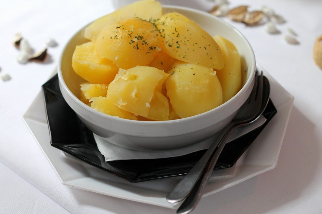 El plato sencillo que harás solo con huevo y patatas