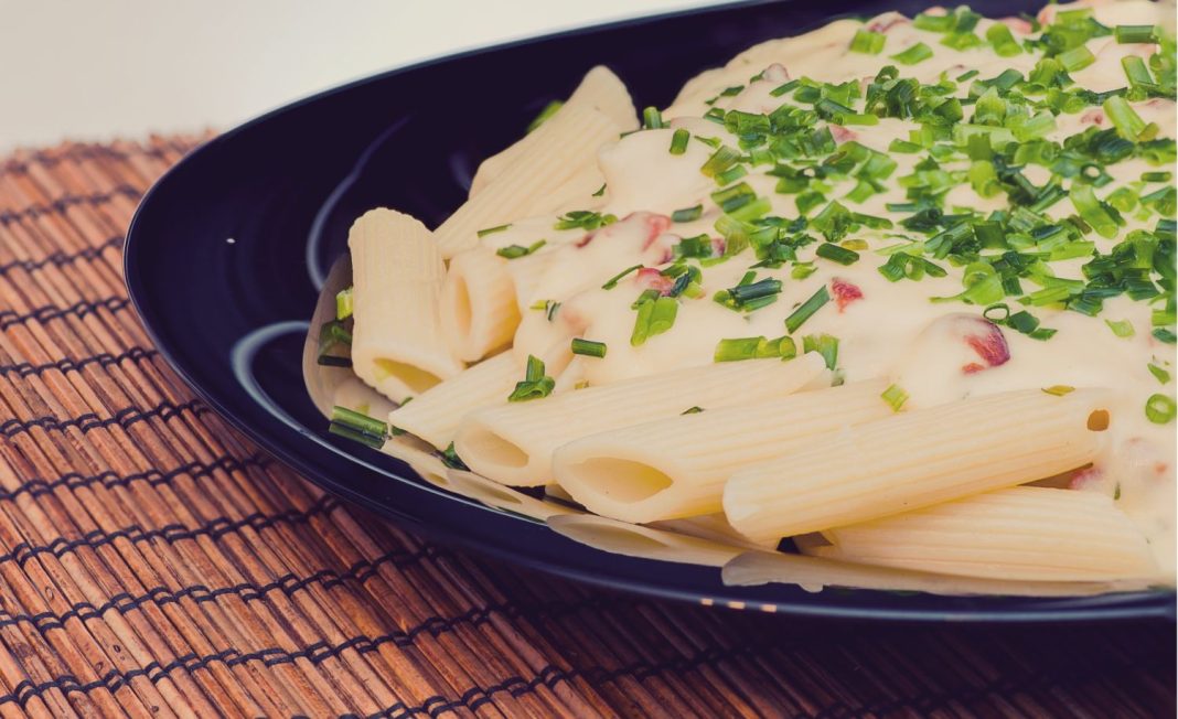 La receta rápida de macarrones con atún que nunca te quedará líquida