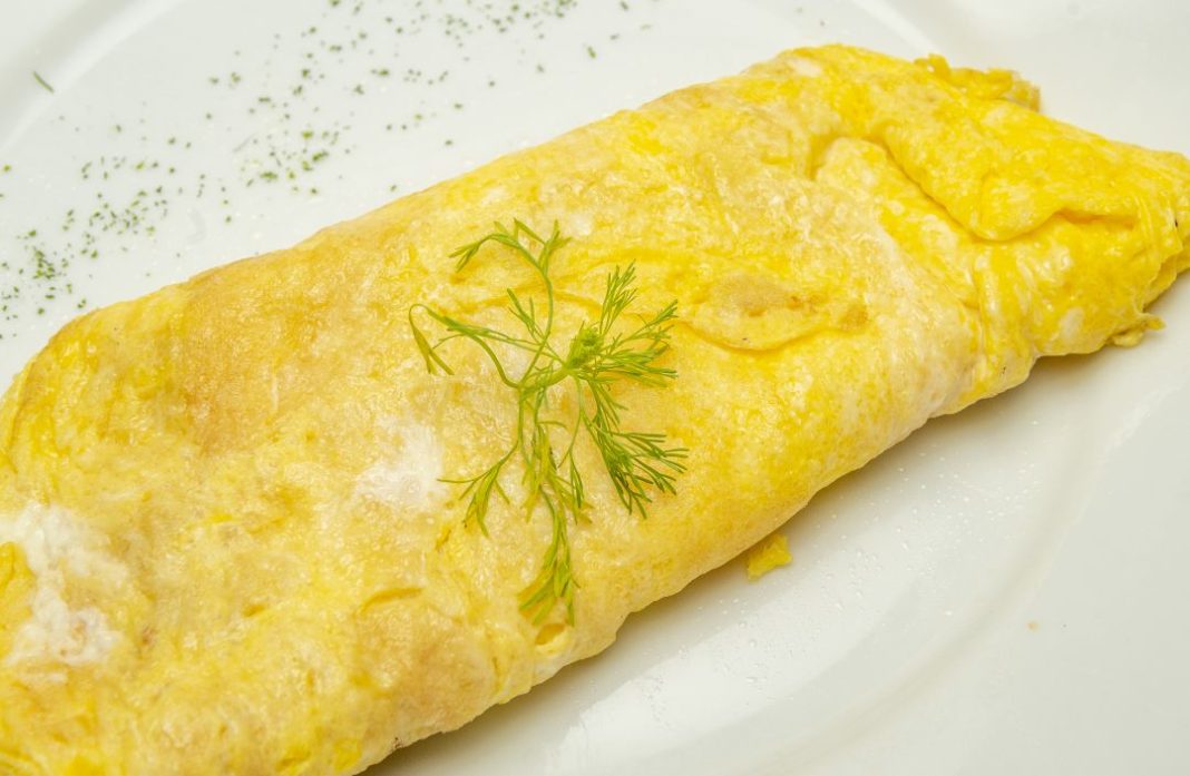 Así puedes hacerte una tortilla francesa sin usar sartén ni aceite