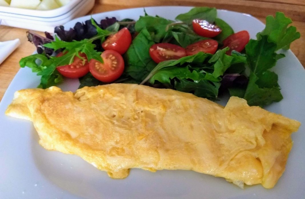 Así puedes hacerte una tortilla francesa sin usar sartén ni aceite