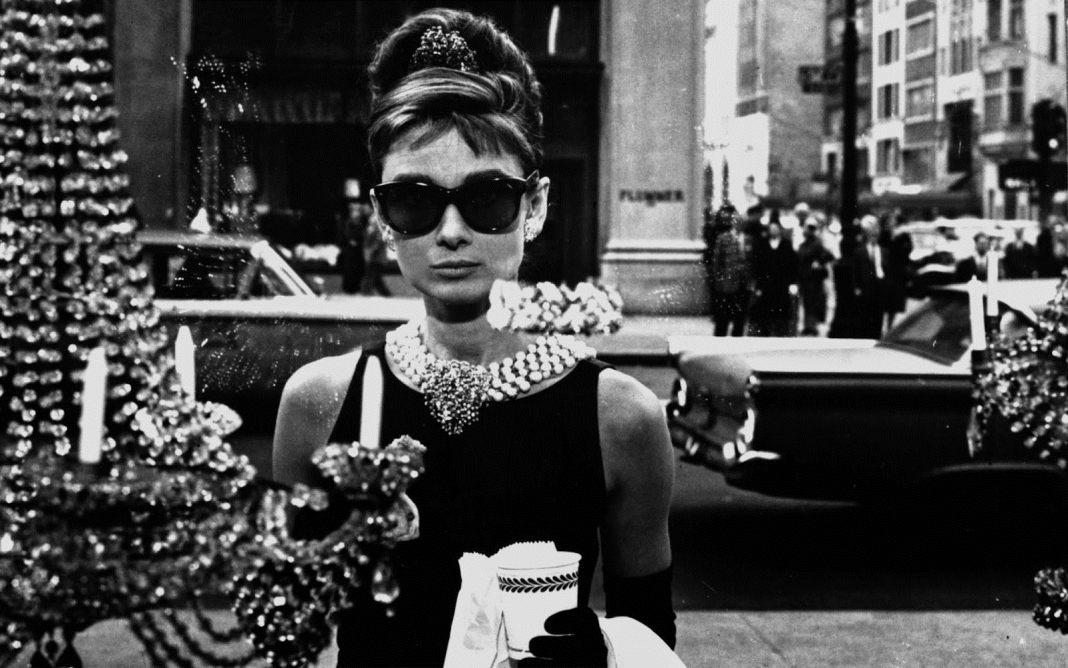 ¿Quién no recuerda las gafas negras de Audrey Hepburn en Desayuno con Diamantes?