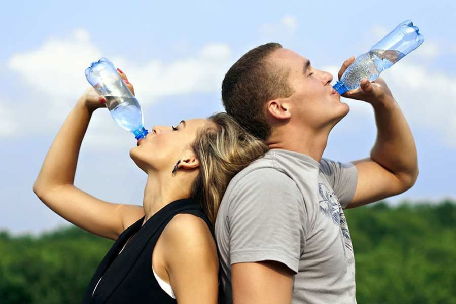 72402 Beber Agua En Cantidad Suficiente Es Tan Importante Como Alimentarse