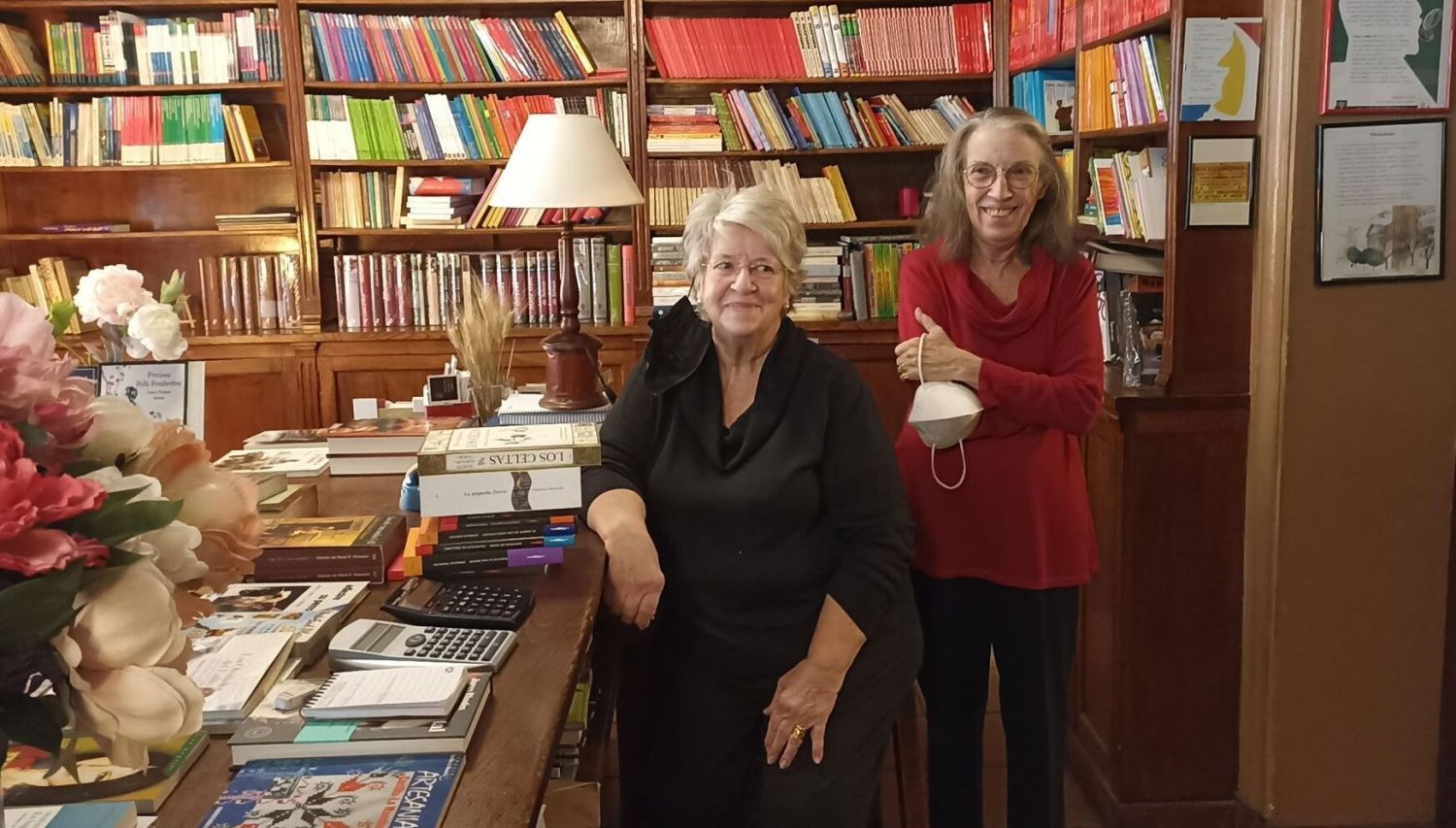 El resurgir de la librería más antigua de Madrid: el falso mito que da por  muertas a las pequeñas tiendas de libros, ICON