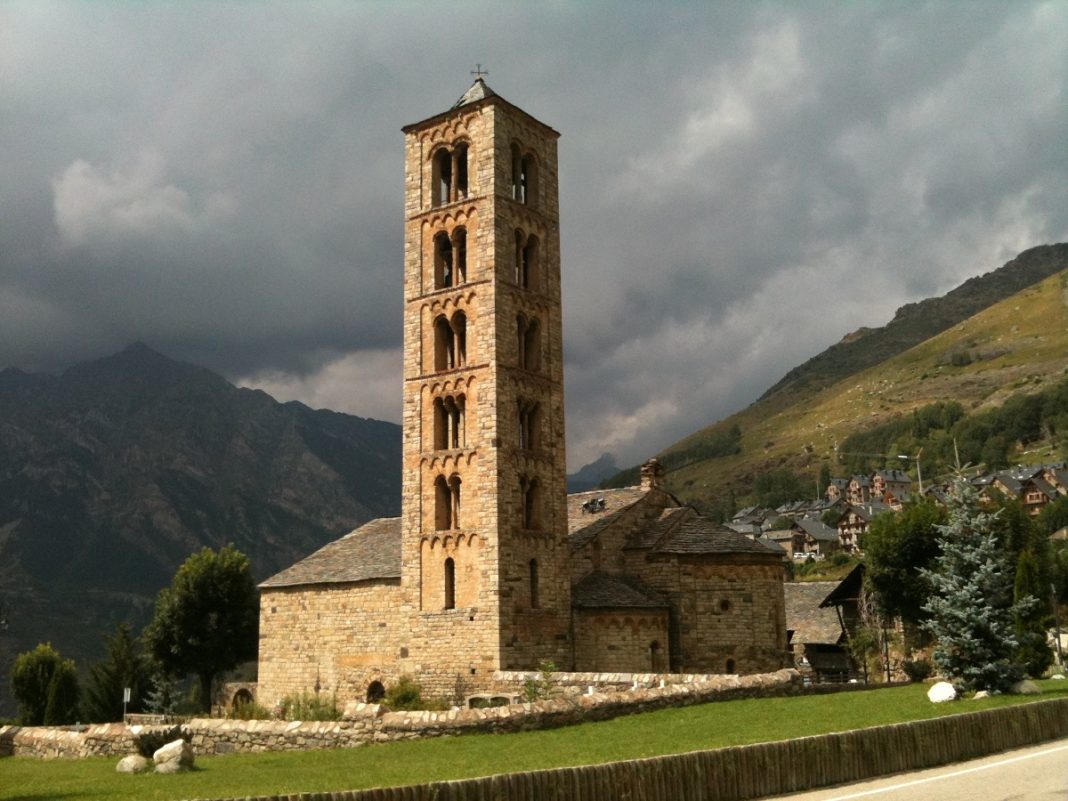 Las iglesias más impresionantes de los pueblos de España