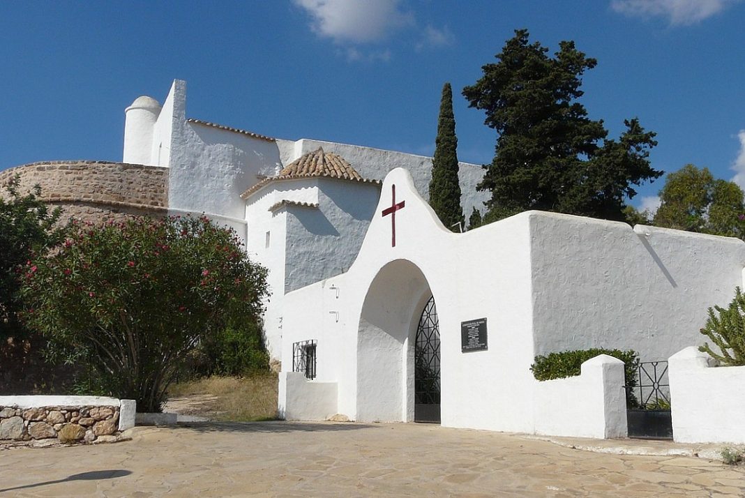 Las iglesias más impresionantes de los pueblos de España