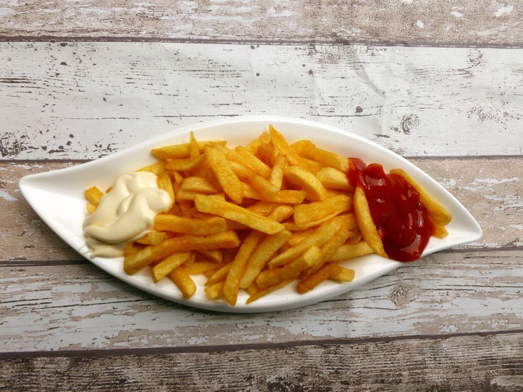 Patatas fritas al horno: la receta para comer patatas más saludable