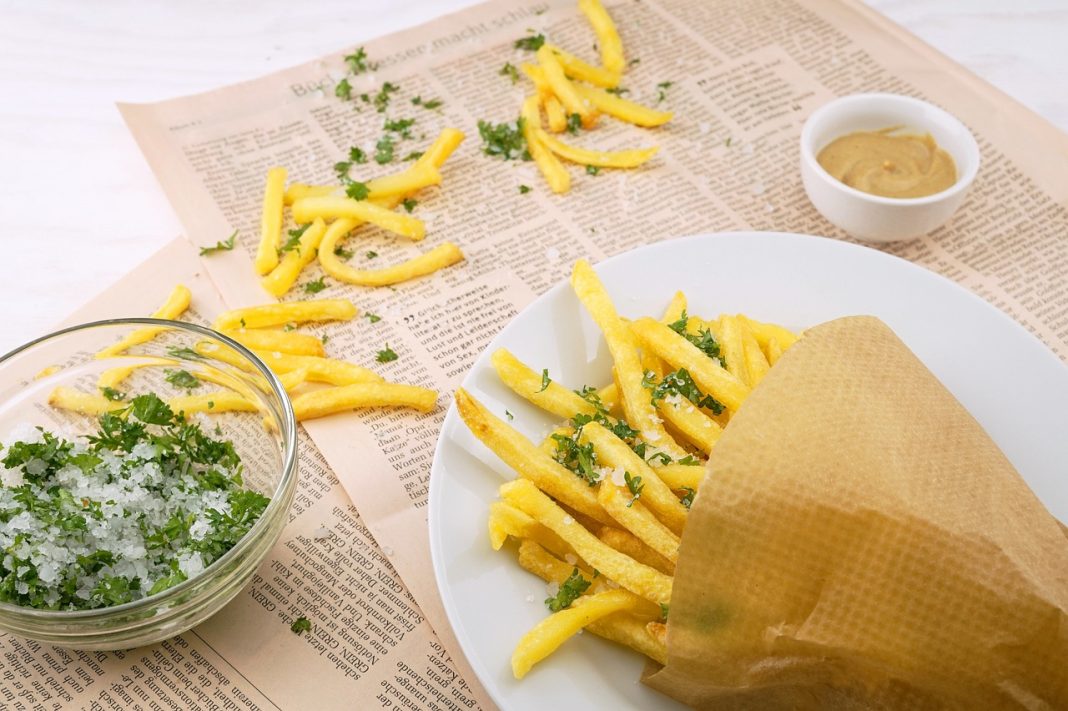 Patatas fritas al horno: la receta para comer patatas más saludable