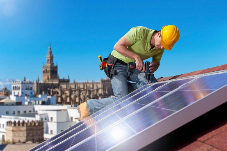 Los 10 beneficios de instalar placas solares en una vivienda en Sevilla