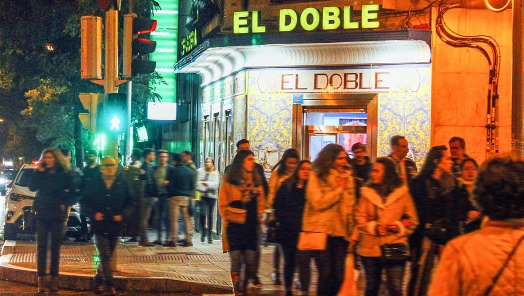 La calle de Madrid paraíso para los fiesteros e infierno para los vecinos