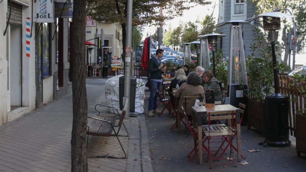 La calle de Madrid paraíso para los fiesteros e infierno para los vecinos