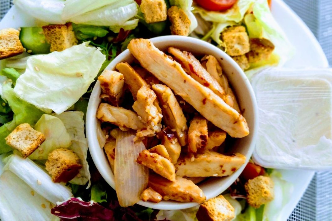 Ensalada de pollo el “toque” de Arguiñano para que quede irresistible