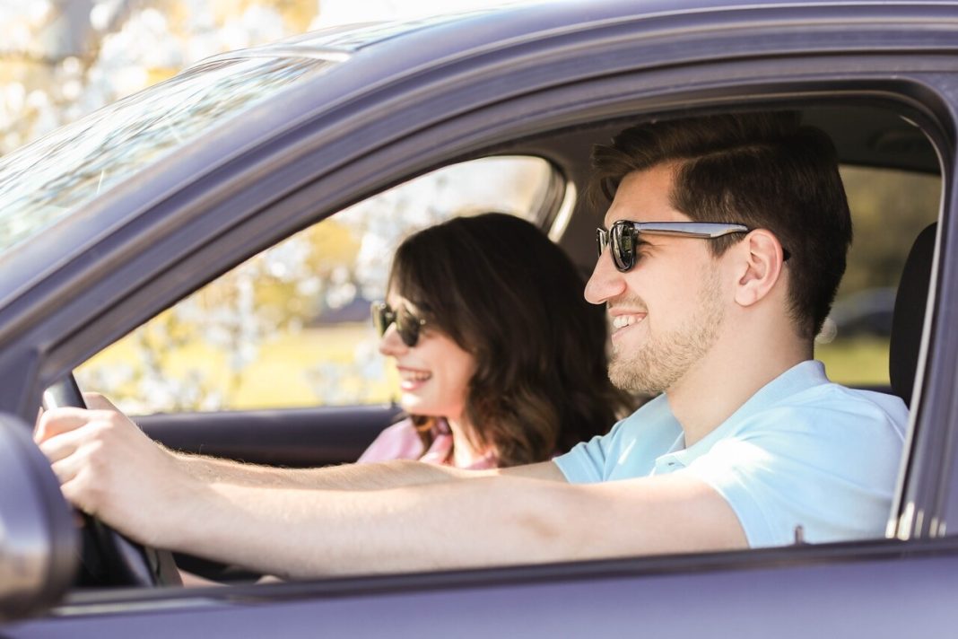 DGT: los elementos imprescindibles que debes llevar en el coche si no quieres una multa