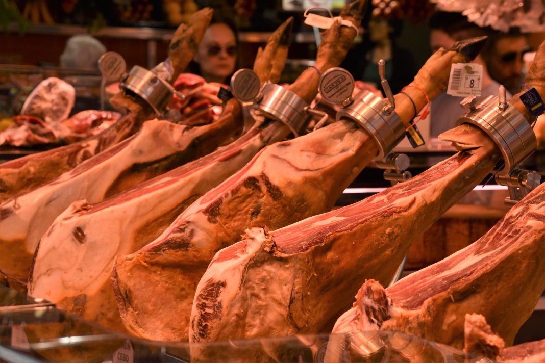 Jamón ibérico: así puedes cortarlo en casa igual que un profesional