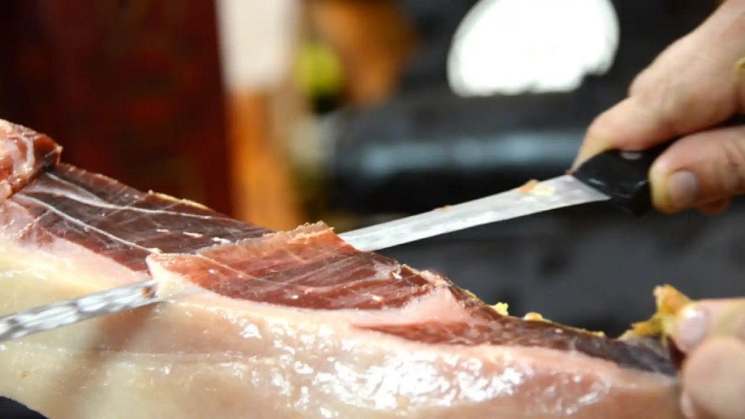 Primer paso Prepara los ingredientes y saltea el jamón