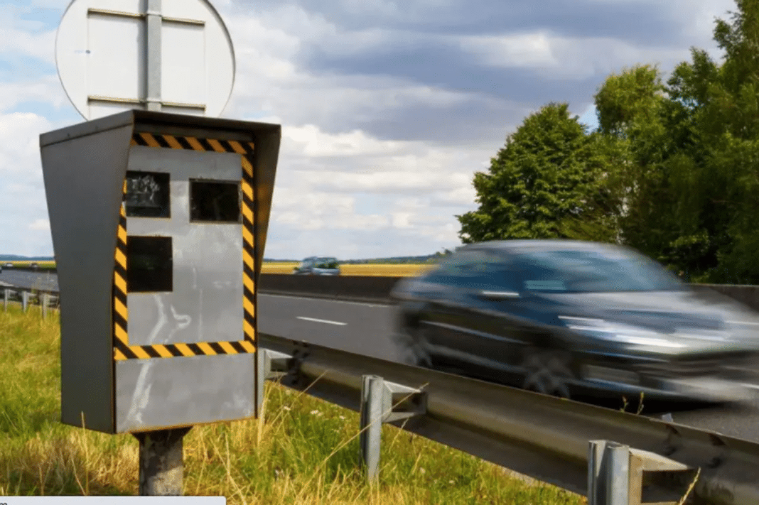 Estadísticas de accidentes originados por exceso de velocidad en carreteras durante el año 2022