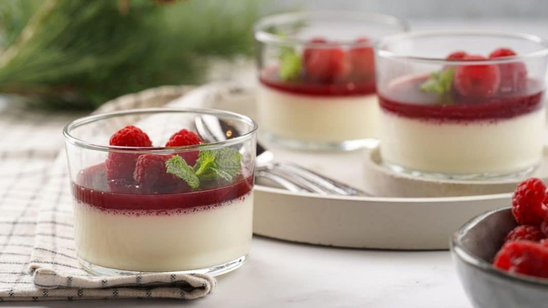 Pannacotta de limón y fresas. La receta del chef Martín Berasategui