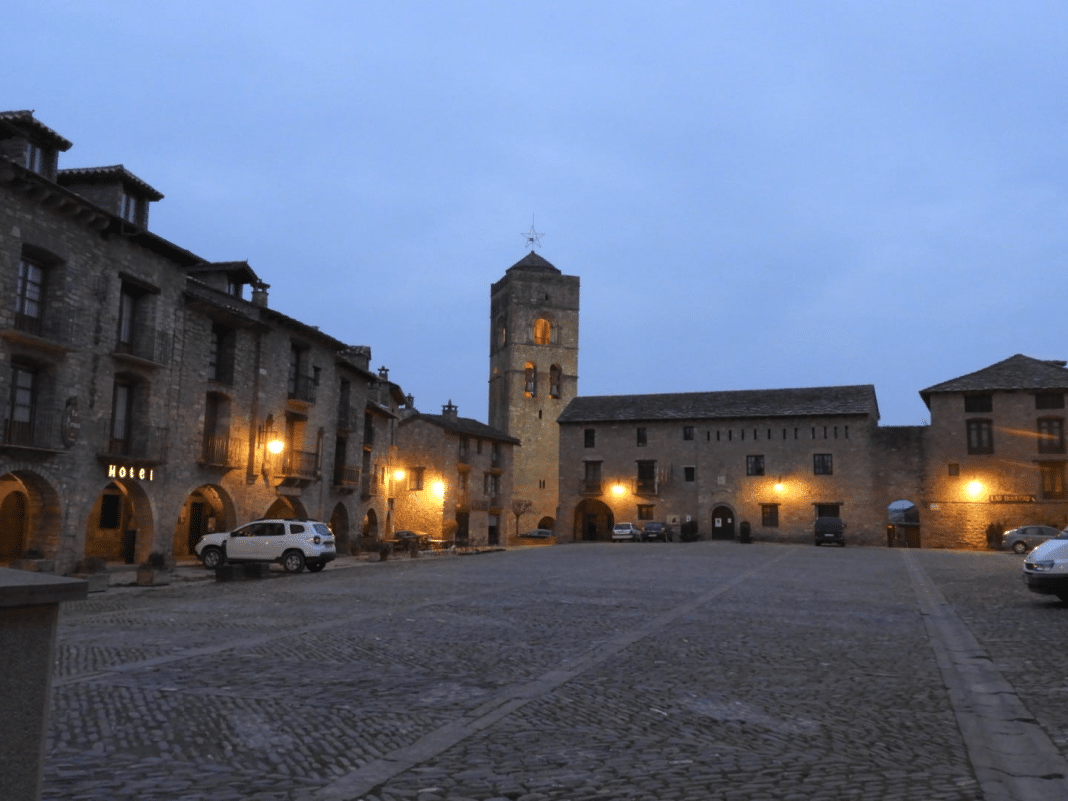 La Plaza Mayor de Ainsa, en Huesca