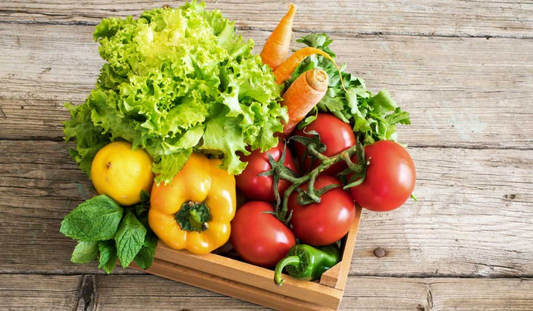 Así puedes preparar una ensalada primavera como los chefs profesionales