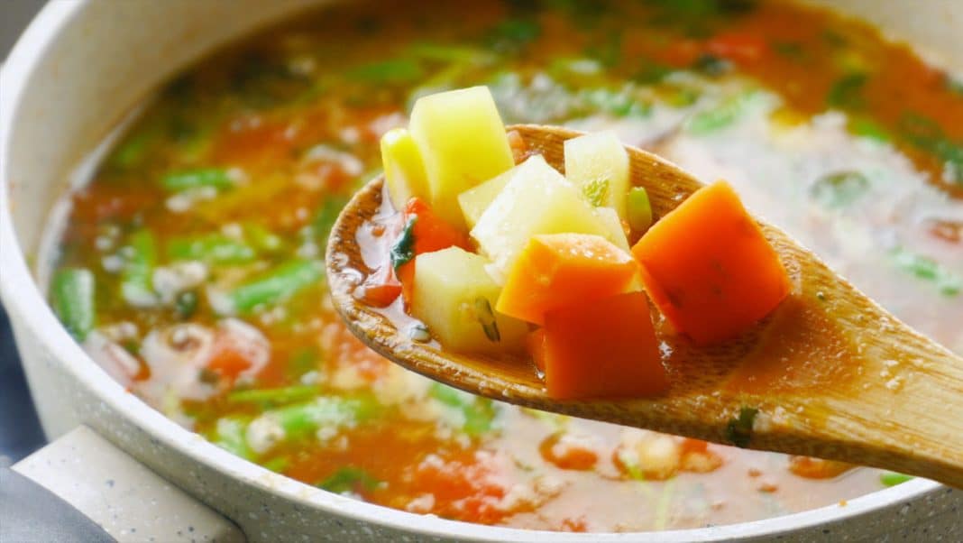 Cómo cocinar una sopa de verduras sabrosa y sana