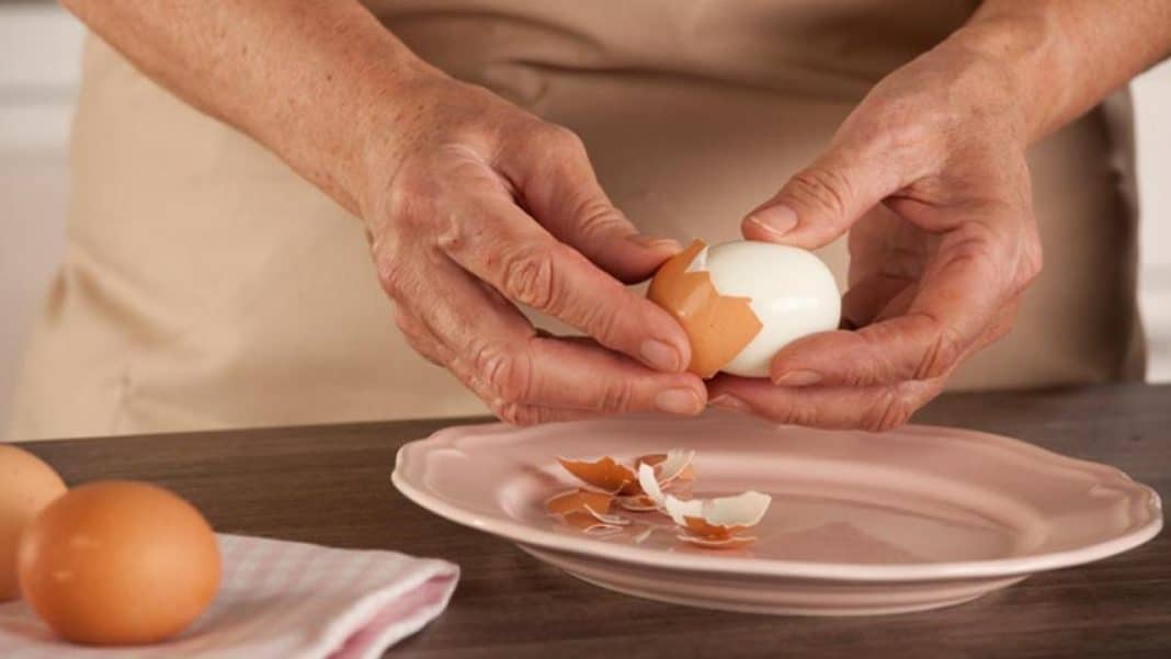 El truco de los profesionales para cocer huevos y que queden perfectos