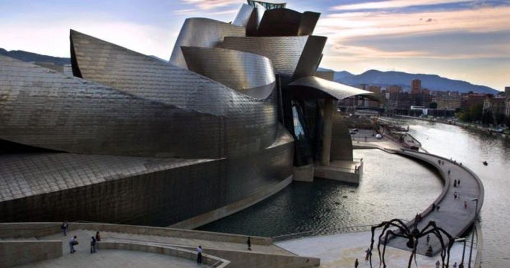 El Museo Guggenheim De Bilbao