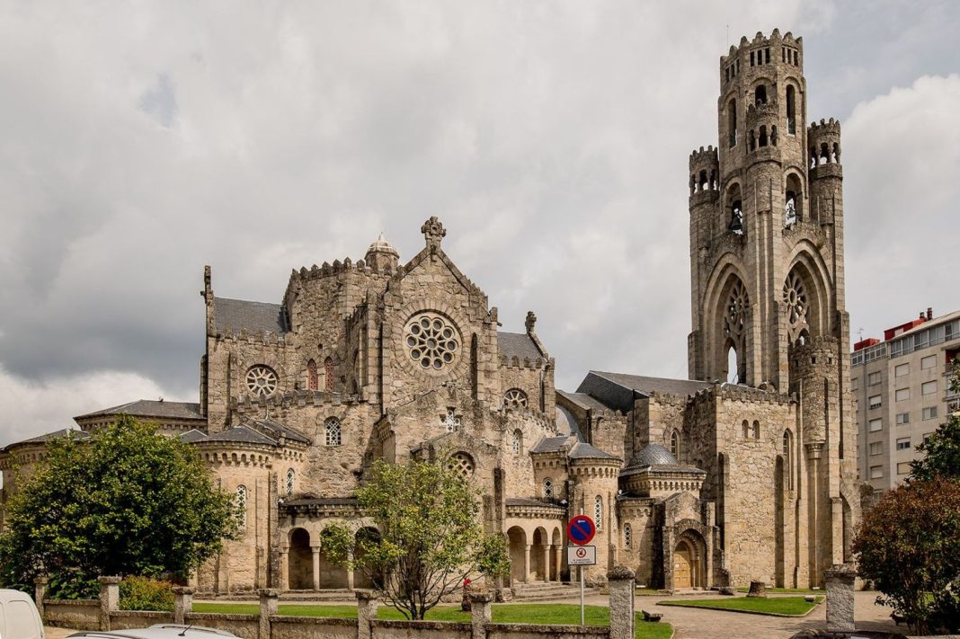 Iglesia de la Veracruz de Carballino en Ourense