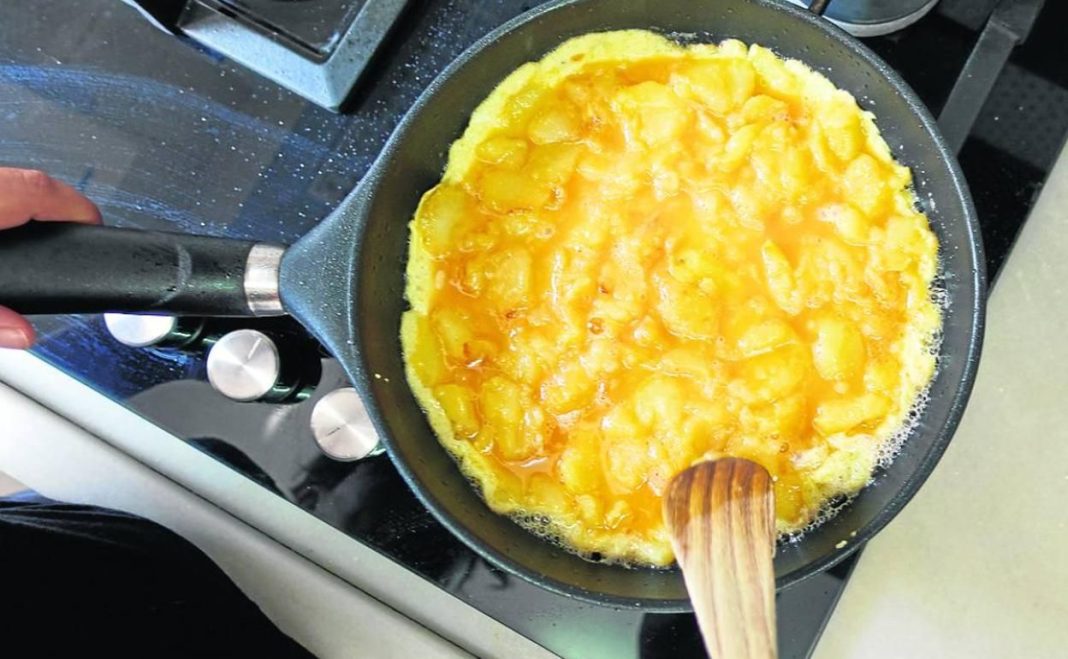 Paso # 7. El momento de cocinar la tortilla de patata