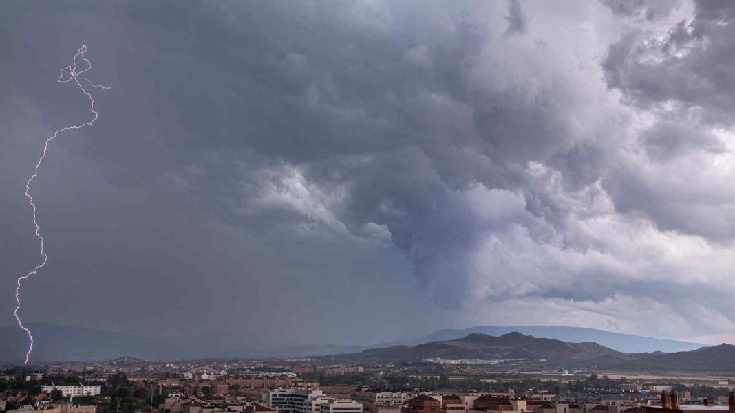 La AEMET advierte qué lugares de España sufrirán las peores tormentas