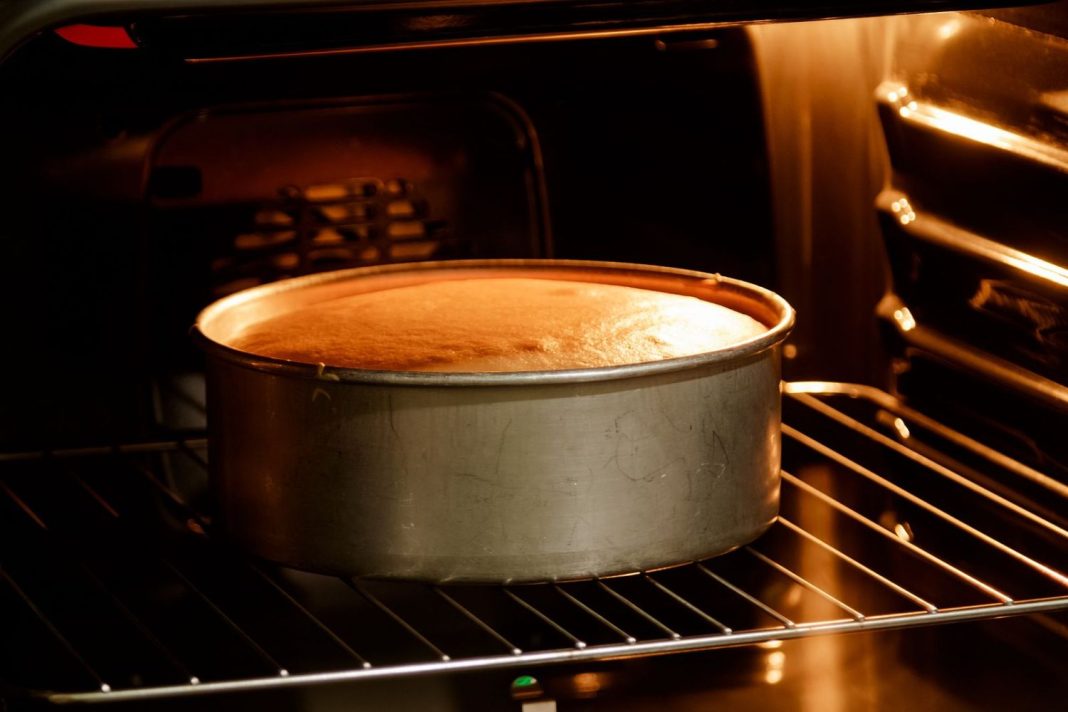 Bizcocho de naranja: el postre con el que triunfarás este verano