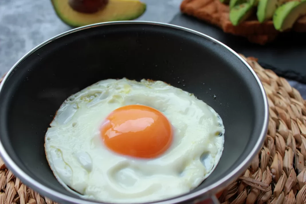 Sándwich de aguacate y huevo, la receta que apetece siempre