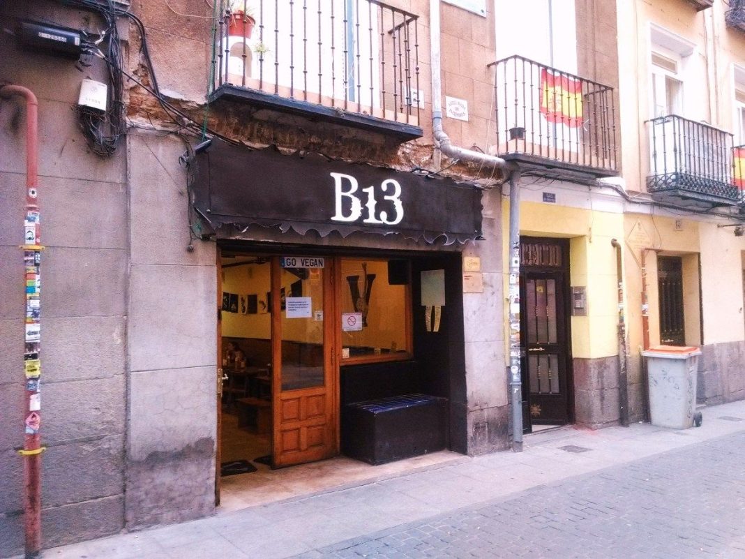 B13 Bar