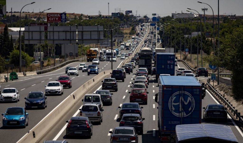 Atascos En El Km 17 De La A4 En El Día En El Que Arranca, Con Una Previsión Incierta Por La Pandemia Del Coronavirus, La ‘Operación Salida' Del Verano, En Madrid (España), A 3 De Julio De 2020.