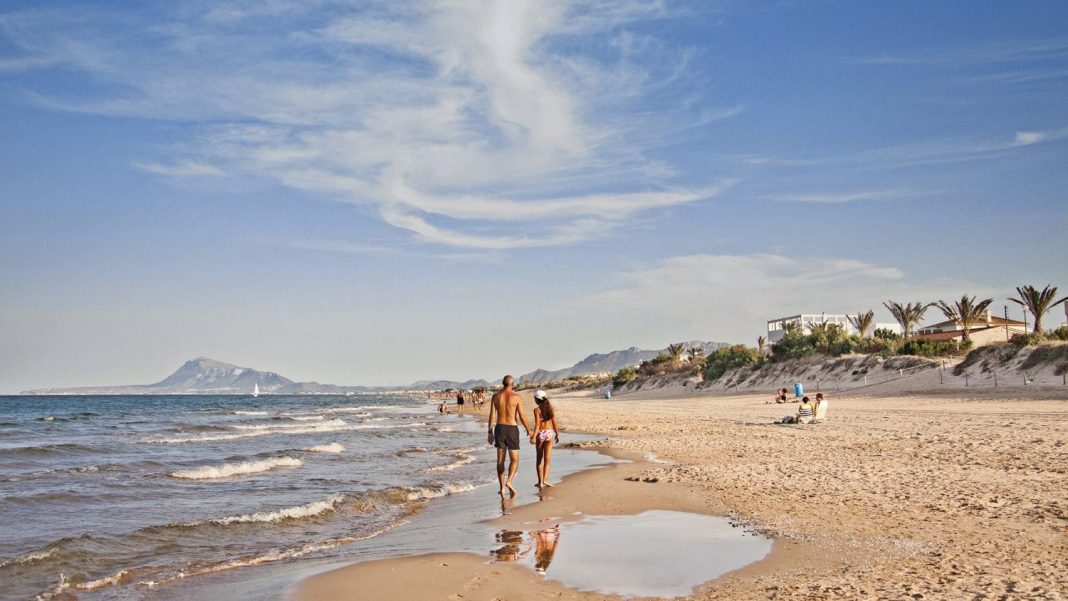 Playa de L’Aigua, Oliva en la Comunidad Valenciana