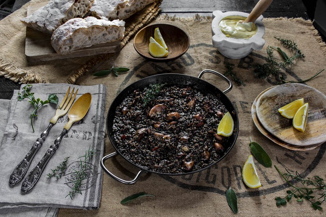 Así prepara Arguiñano un arroz negro mejor que la paella