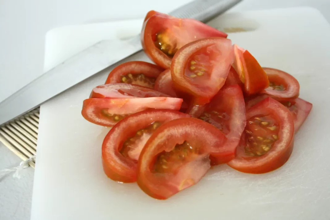 Sencilla y deliciosa: la ensalada de aguacate que revolucionará tus cenas