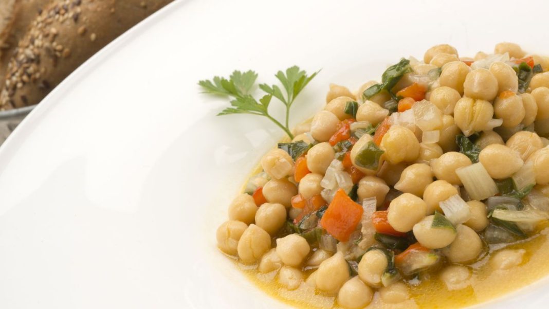 Garbanzos con acelgas: La receta más sana y barata de Arguiñano