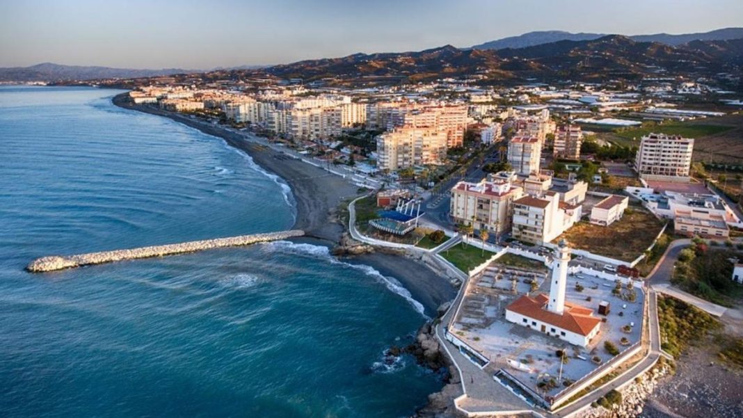 Torrox, Málaga: El Rincón Soleado de la Costa del Sol