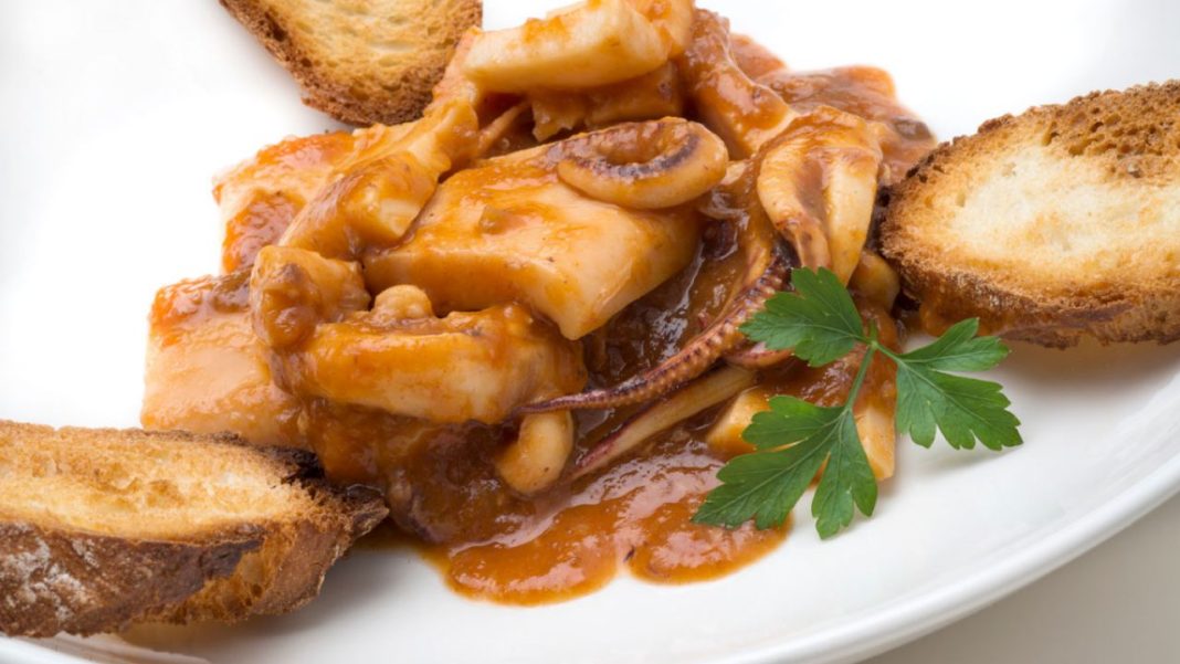 La receta de calamares en salsa de Arguiñano que puedes hacer en 5 minutos