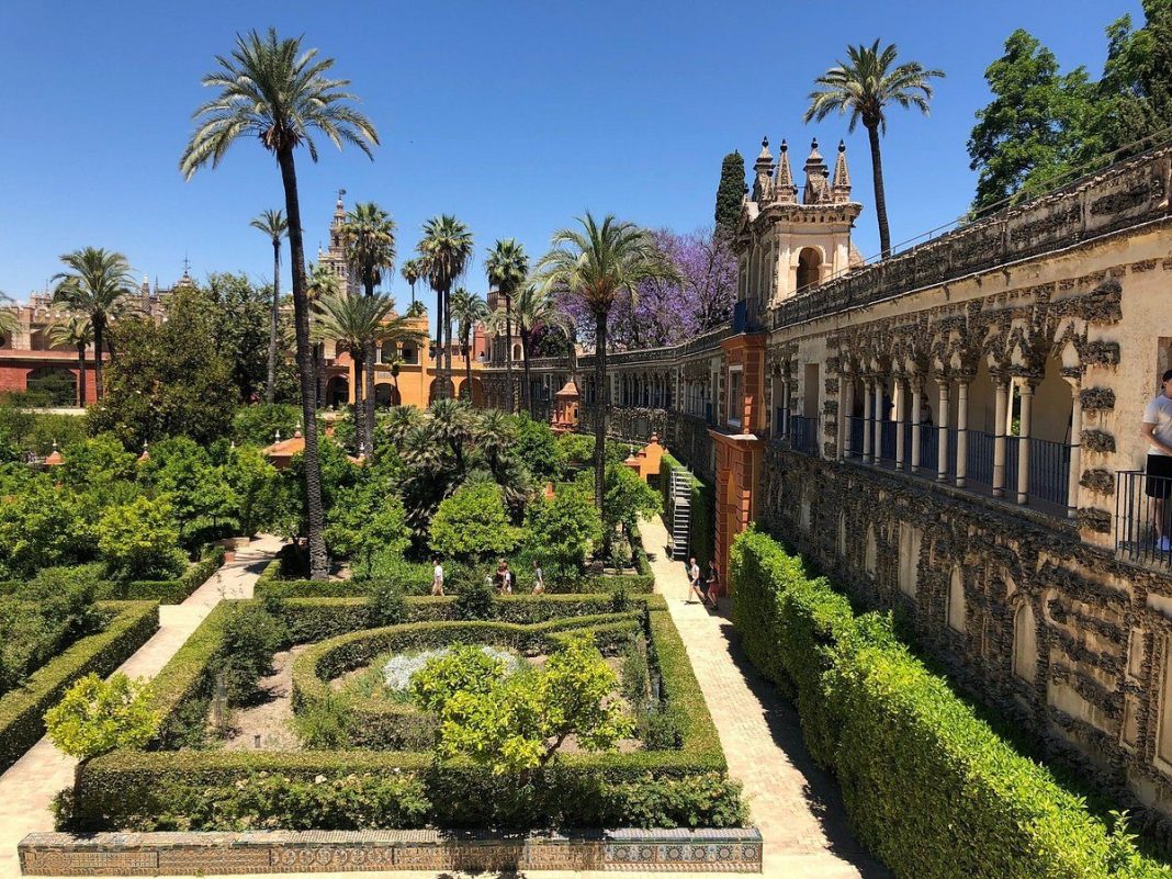 Jardines del Alcázar de Sevilla en España