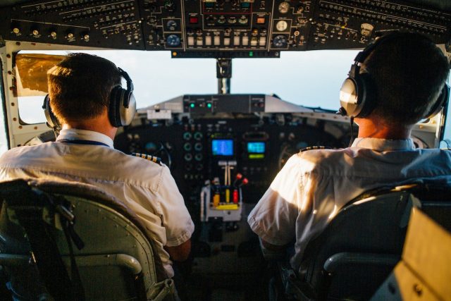 Lo Que Realmente Pasa Si No Pones El Móvil En Modo Avión Durante Un Vuelo